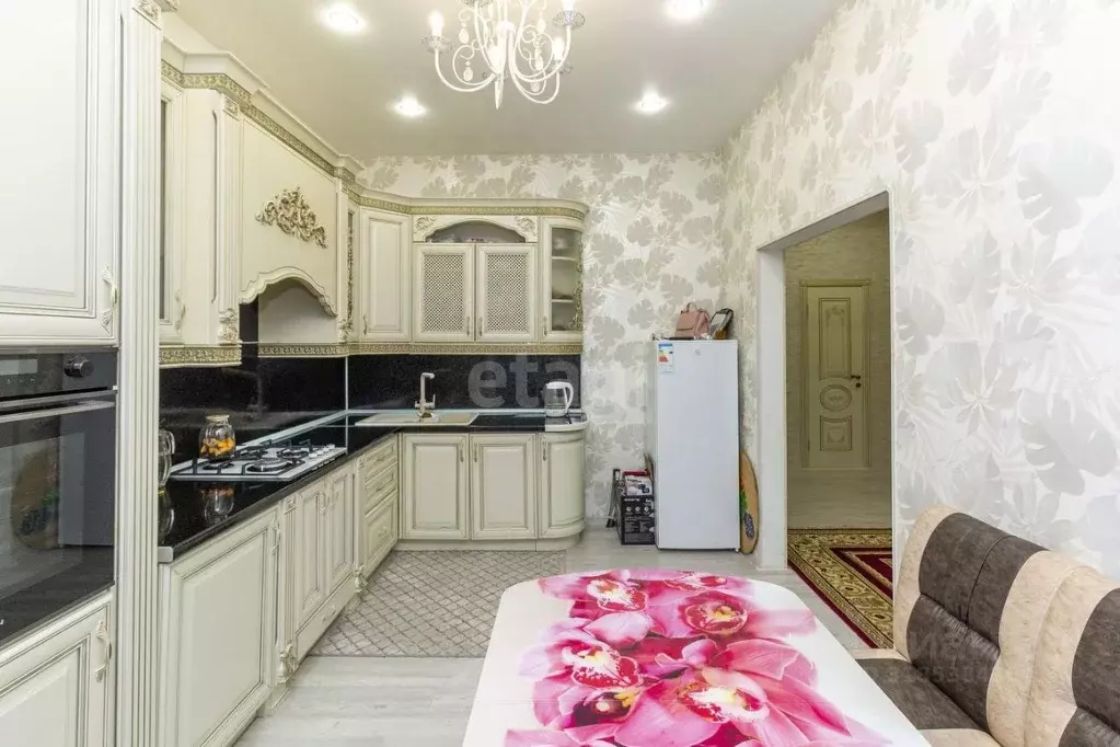 Дом в Ханты-Мансийский АО, Сургут пос. Снежный, ул. Коммунаров (179 м) - Фото 0