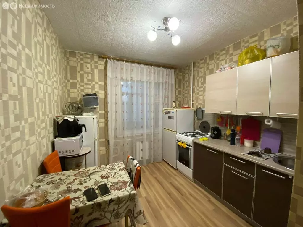 3-комнатная квартира: Ангарск, 8-й микрорайон, 93 (63.4 м) - Фото 1