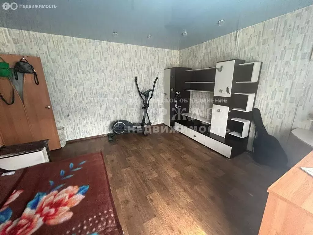 3-комнатная квартира: Кемерово, проспект Шахтёров, 93 (61.9 м) - Фото 1