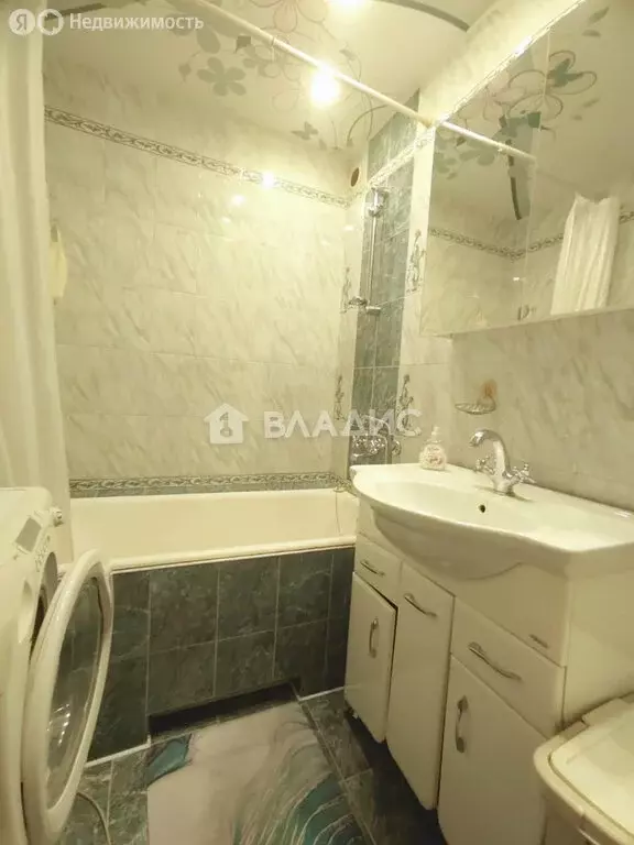 3-комнатная квартира: Благовещенск, Зейская улица, 215 (64.1 м) - Фото 0