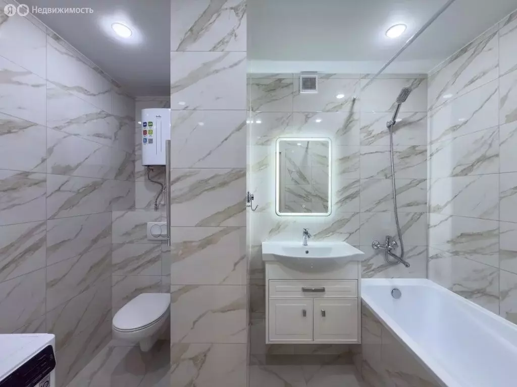 2-комнатная квартира: Тюмень, улица Федюнинского, 56 (56.2 м) - Фото 1