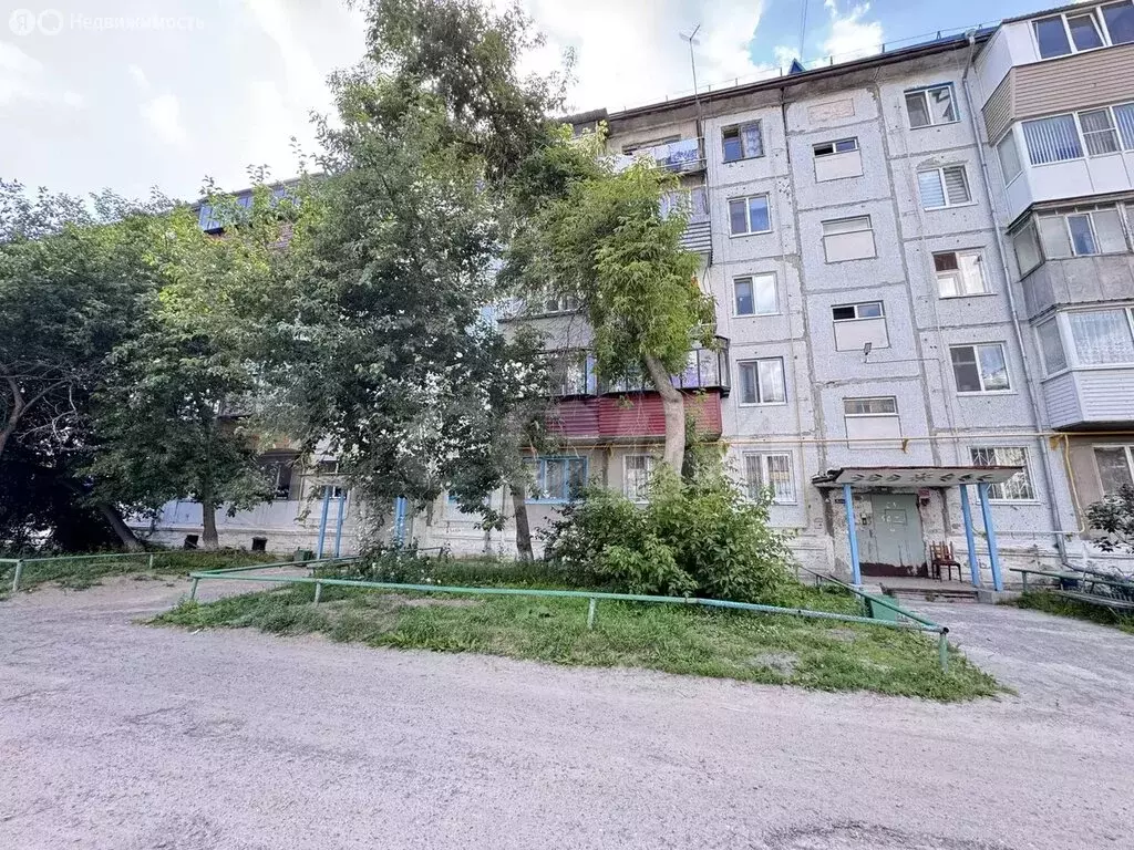 3-комнатная квартира: Боровский, улица 8 Марта, 1 (61.1 м) - Фото 0