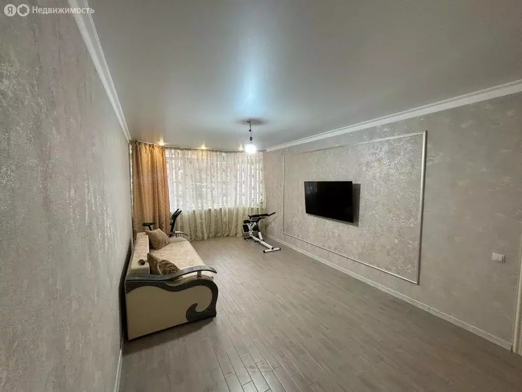 3-комнатная квартира: Владикавказ, Кырджалийская улица, 10 (100 м) - Фото 1