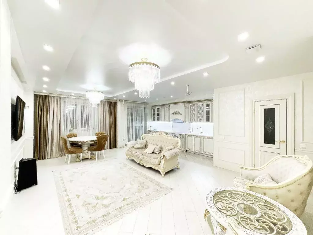 4-к кв. Ханты-Мансийский АО, Сургут ул. Чехова, 12 (153.1 м) - Фото 1