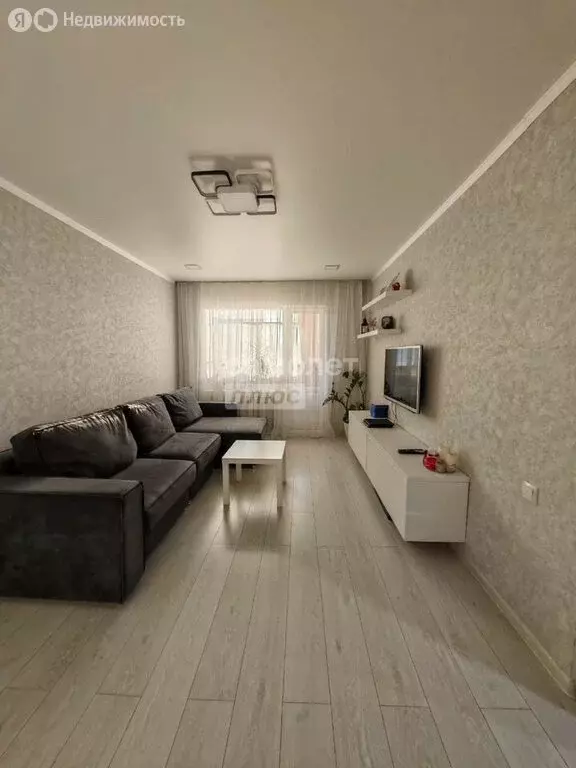 3-комнатная квартира: Курск, улица Энгельса, 90 (60.7 м) - Фото 1