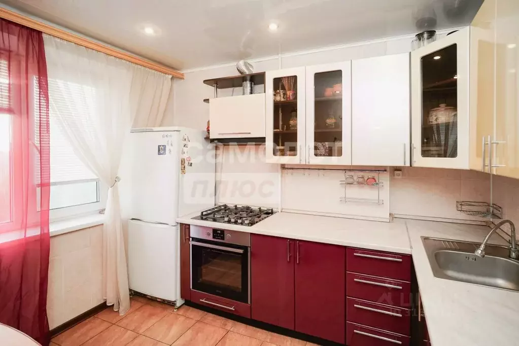 3-к кв. Омская область, Омск Заозерный мкр, ул. Бородина, 42 (57.1 м) - Фото 1