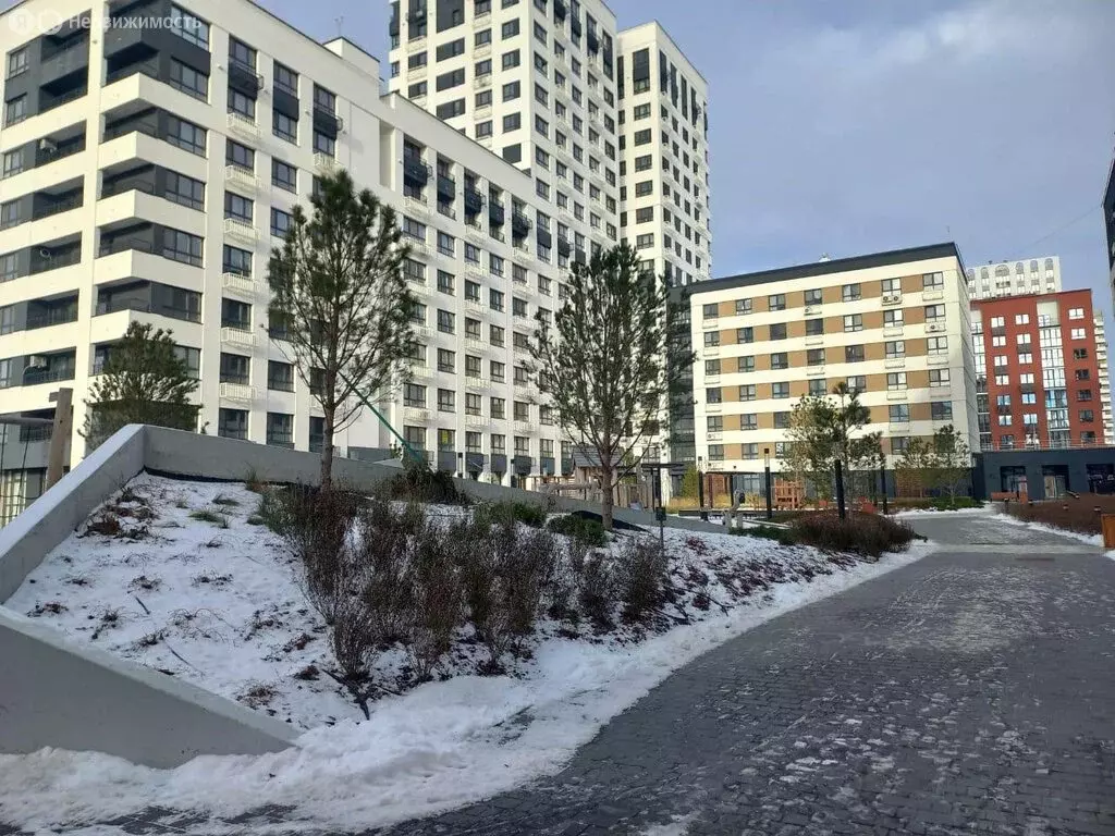 Квартира-студия: Тюмень, улица Василия Малкова, 12 (28.6 м) - Фото 1