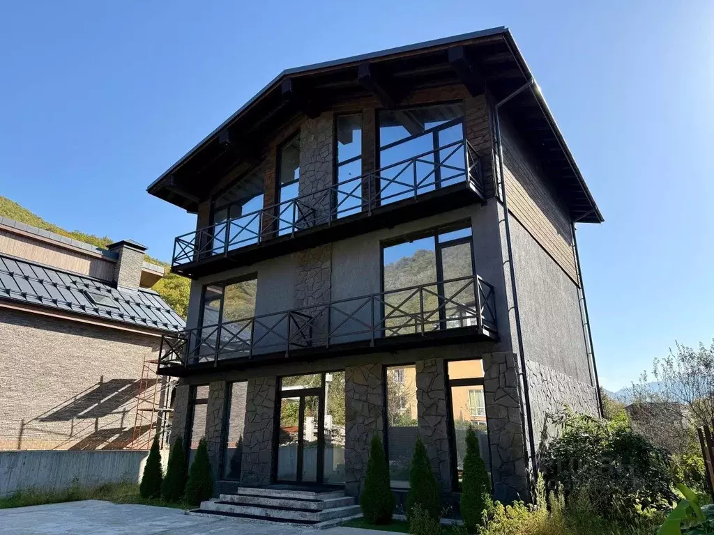 Дом в Краснодарский край, Сочи с. Эстосадок,  (300 м) - Фото 1