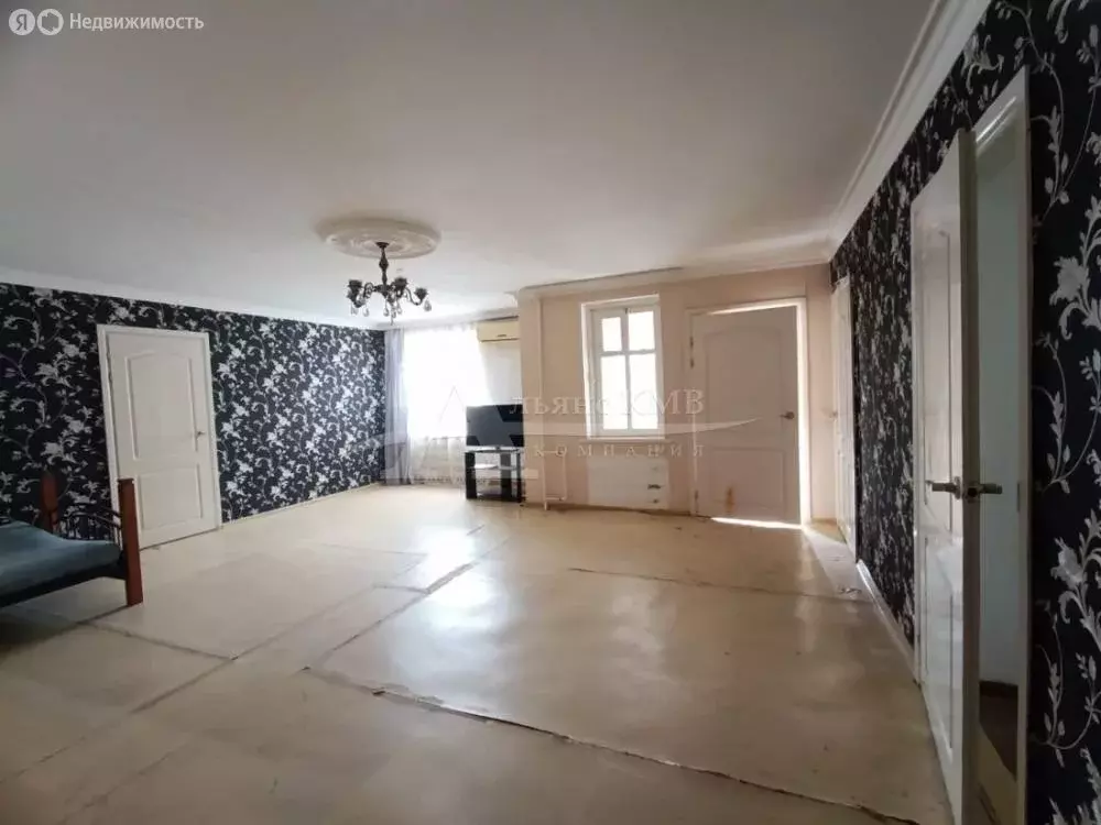 4-комнатная квартира: Зеленокумск, улица 50 лет Октября, 68 (105 м) - Фото 1