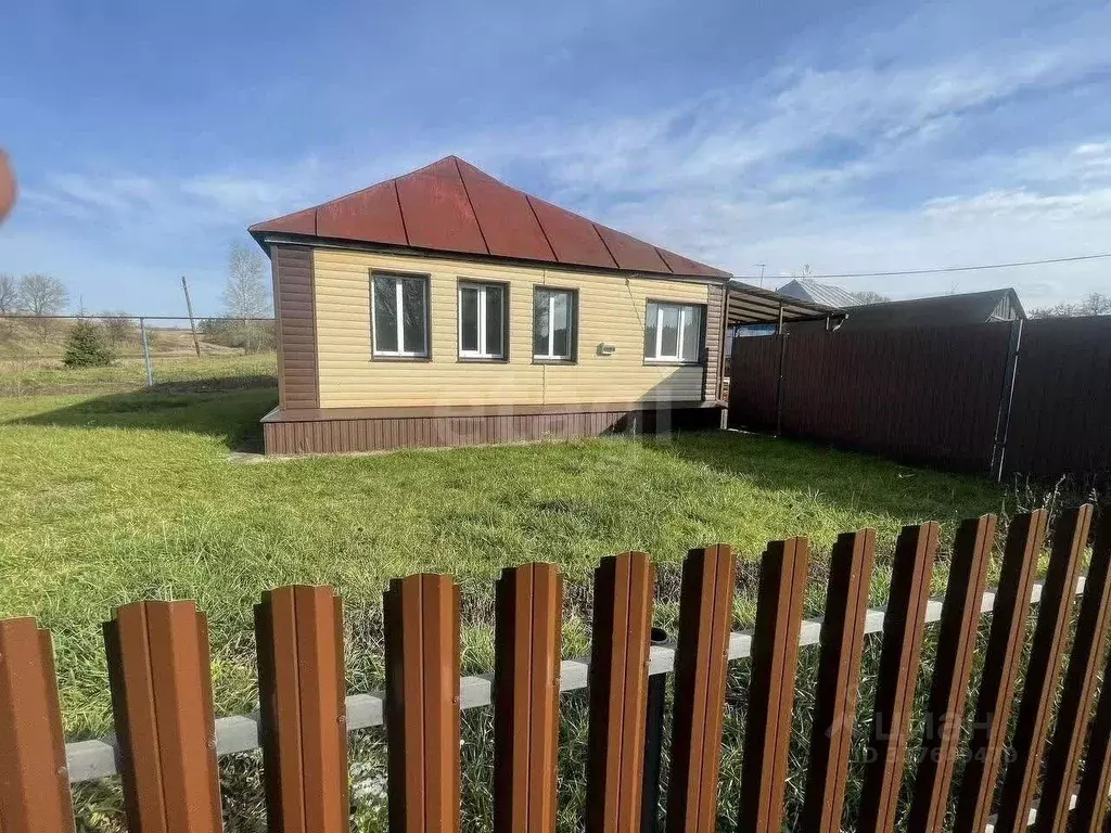 Дом в Курская область, Курский район, Полевской сельсовет, д. ... - Фото 1