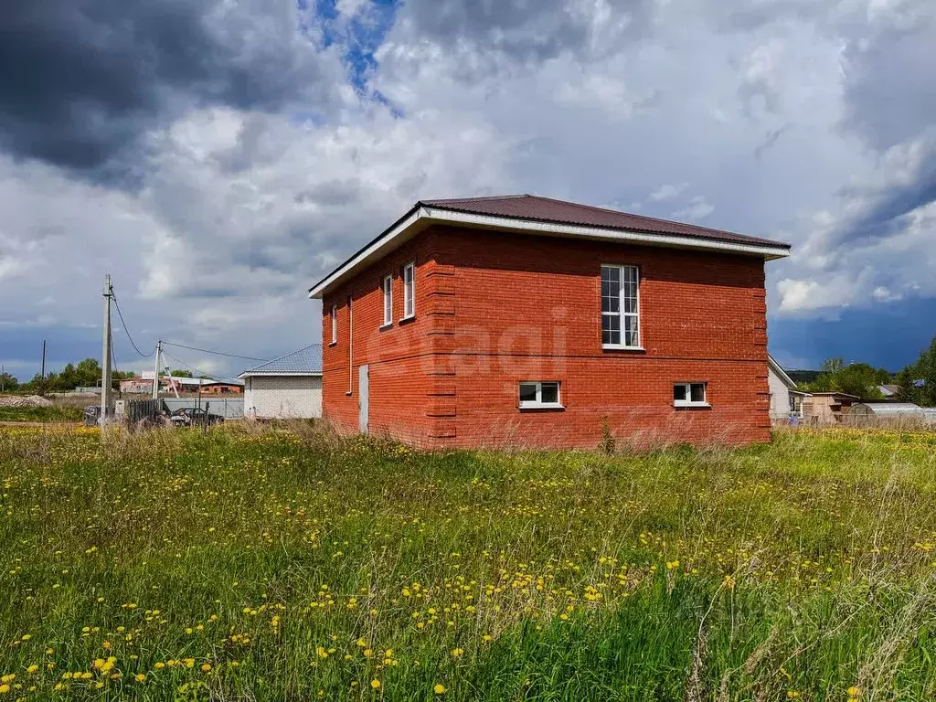 Дом в Удмуртия, с. Завьялово ул. Колхозная, 8 (200 м) - Фото 1