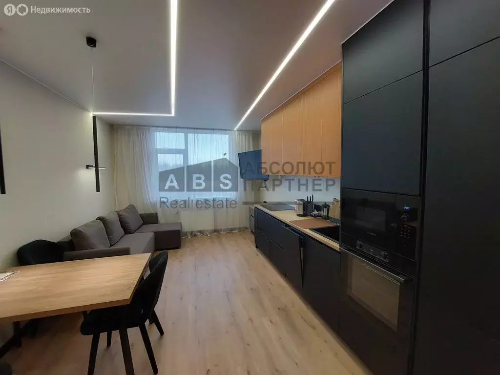 3-комнатная квартира: Великий Новгород, улица Арциховского, 11 (65 м) - Фото 1