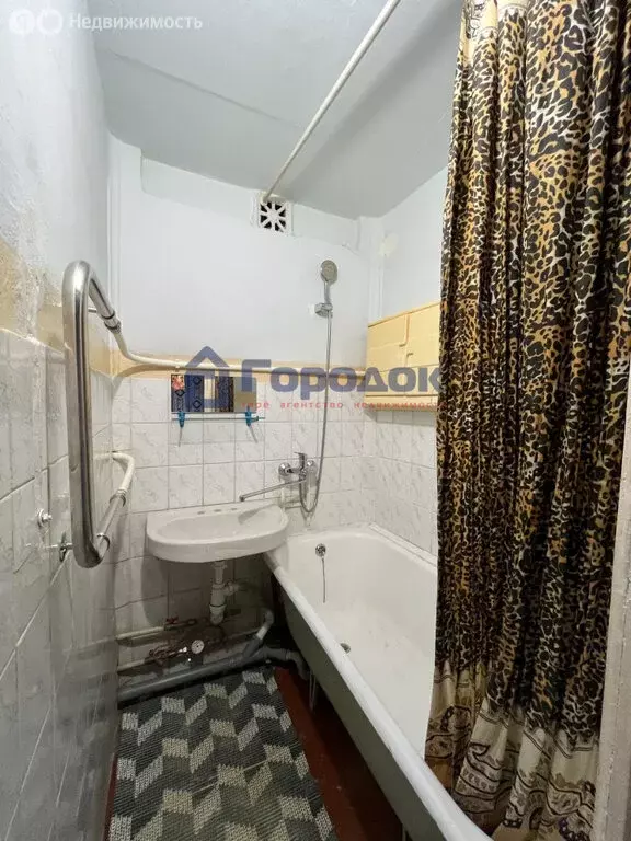 2-комнатная квартира: Каменск-Уральский, улица Шестакова, 36 (43.2 м) - Фото 1