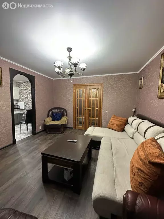 3-комнатная квартира: Орск, Краснодонская улица, 11 (62.8 м) - Фото 0
