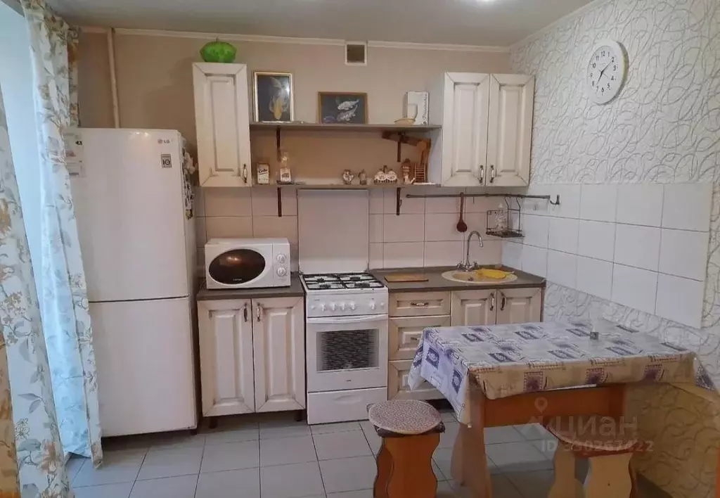 Студия Красноярский край, Красноярск ул. 60 лет Октября, 52 (33.0 м) - Фото 1