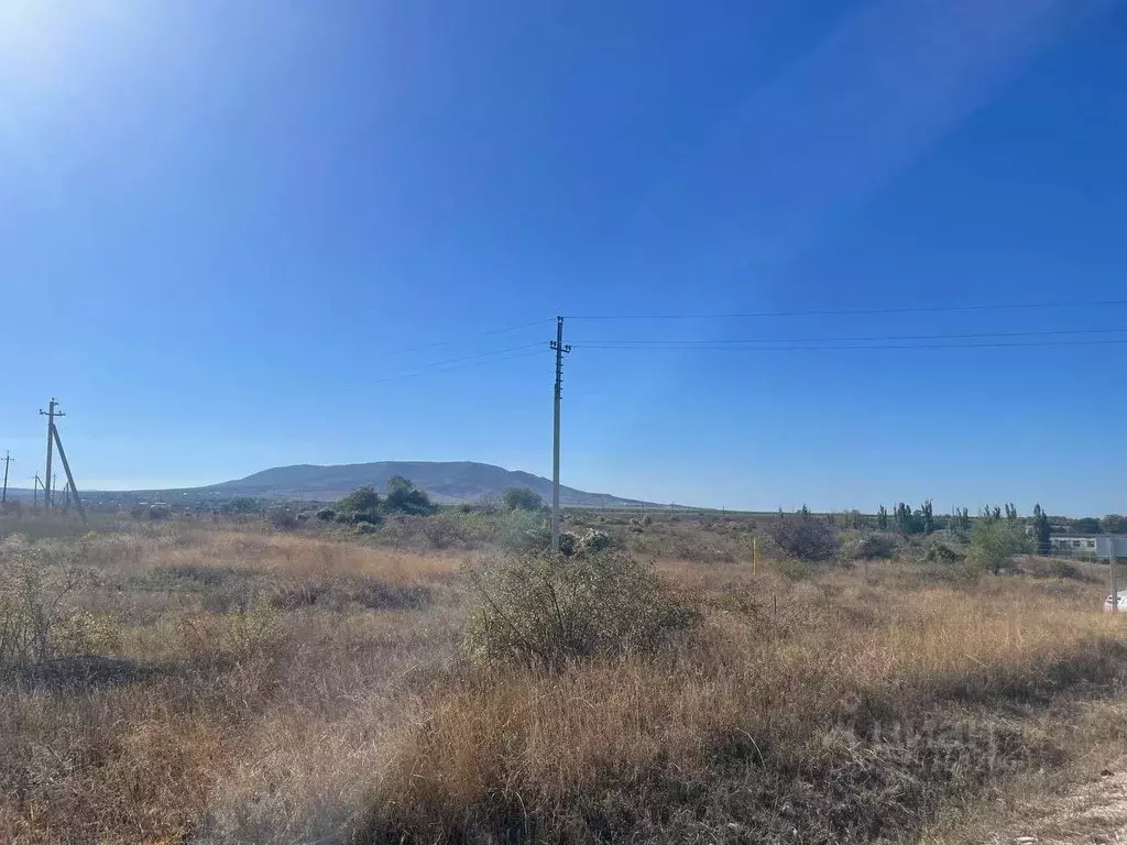 Участок в Крым, Кировский район, Первомайское с/пос, с. Первомайское ... - Фото 1