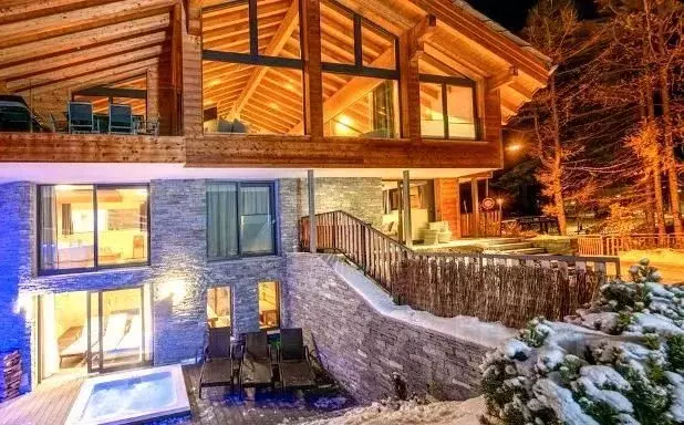 Дом в Краснодарский край, Сочи Красная Поляна пгт, ул. Дворцовая, 13 ... - Фото 1