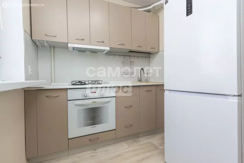 3-комнатная квартира: Уфа, Нежинская улица, 10 (57.9 м) - Фото 1