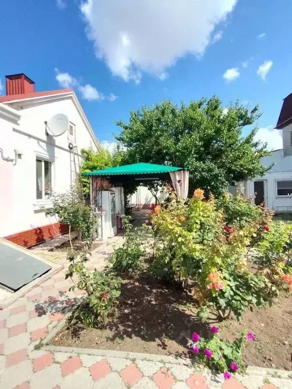 Дом в Крым, Евпатория ул. Имени Белогубца, 68 (80 м) - Фото 1