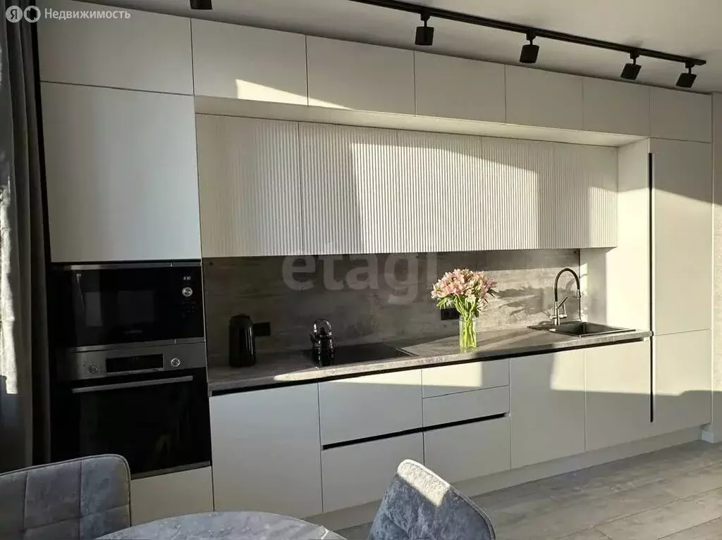 1-комнатная квартира: Тюмень, улица Менжинского, 60 (54.9 м) - Фото 2