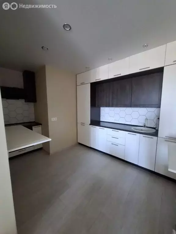 3-комнатная квартира: Екатеринбург, Таватуйская улица, 25к3 (70.9 м) - Фото 0