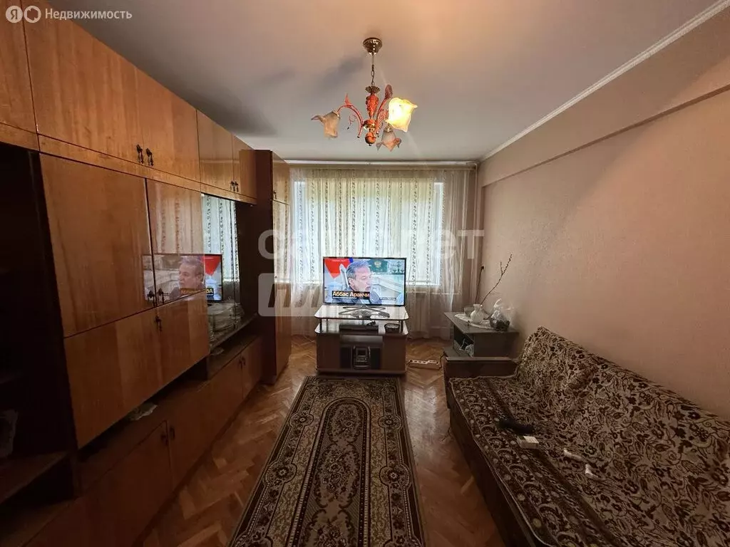 3-комнатная квартира: Кропоткин, Комсомольская улица, 188 (69.5 м) - Фото 0