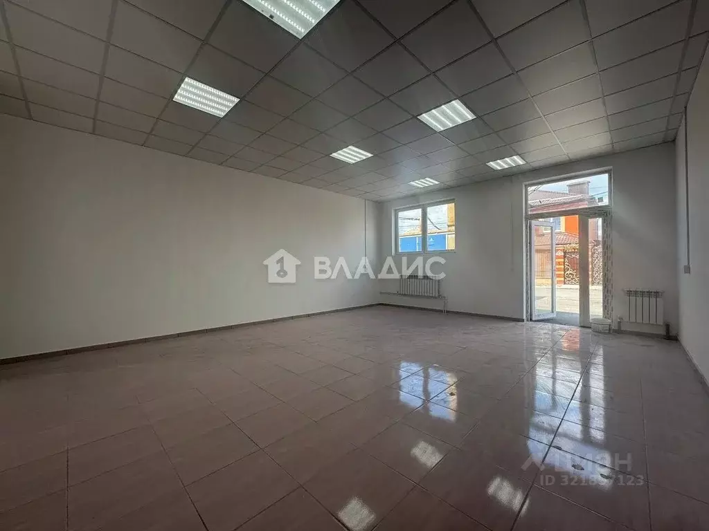 Помещение свободного назначения в Ростовская область, Батайск ул. ... - Фото 1