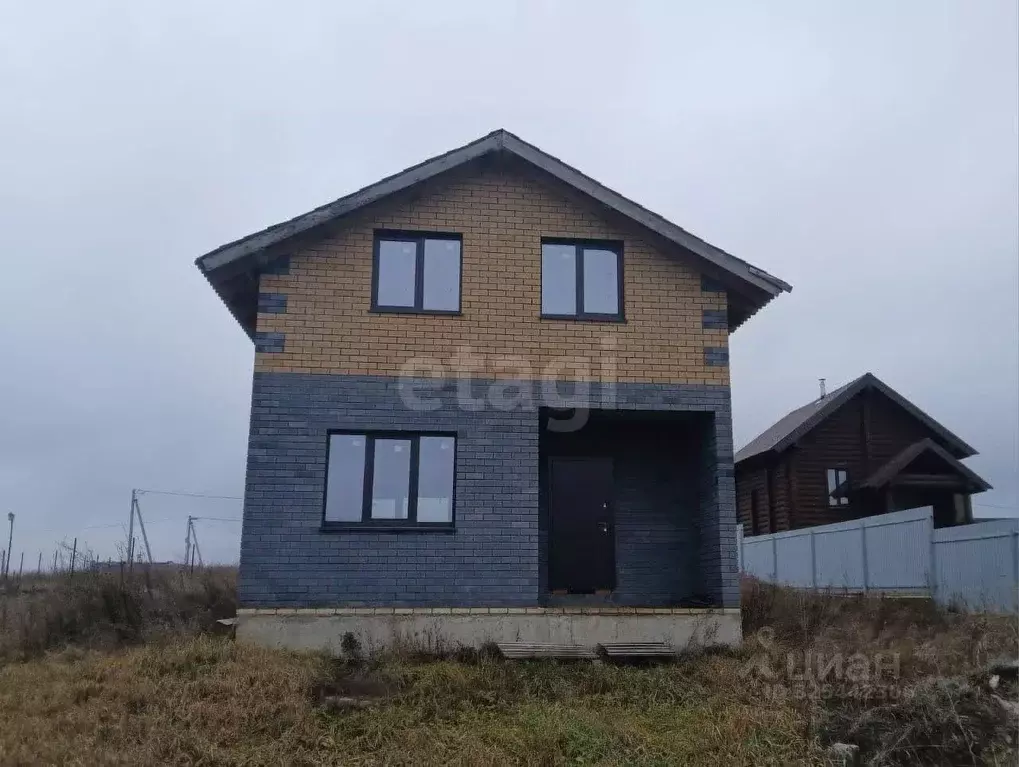 Дом в Башкортостан, Иглинский район, Акбердинский сельсовет, с. ... - Фото 1