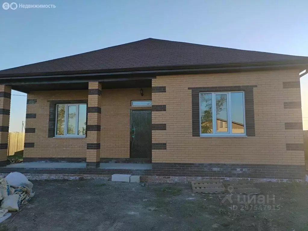 Дом в Новобессергеневка, Золотая улица, 7 (100 м) - Фото 1