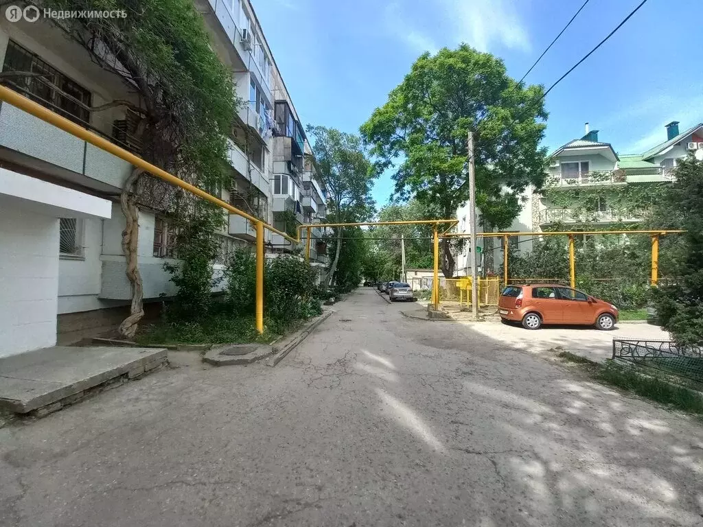 3-комнатная квартира: Феодосия, улица Чкалова, 64 (72.3 м) - Фото 1