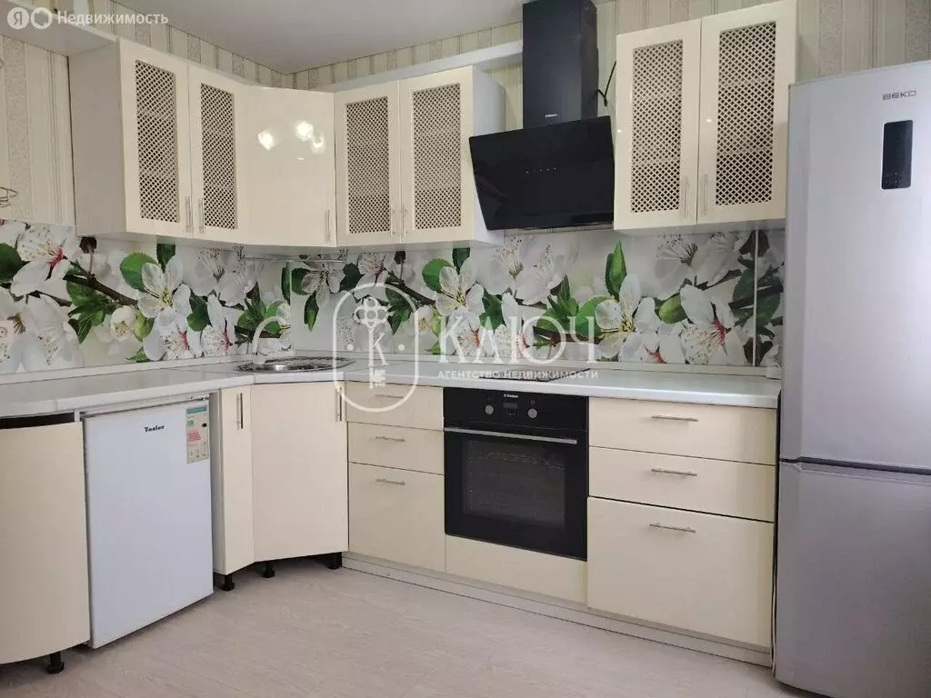 2-комнатная квартира: Чебоксары, Радужная улица, 10к1 (63 м) - Фото 0