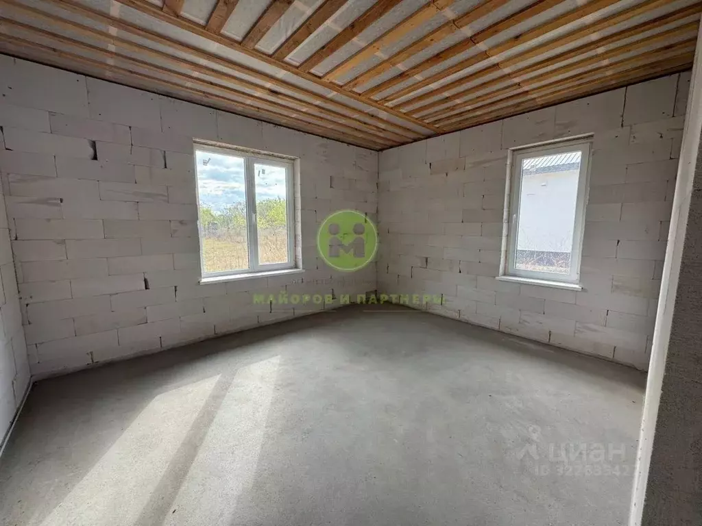 Дом в Крым, Симферопольский район, с. Урожайное  (100 м) - Фото 1