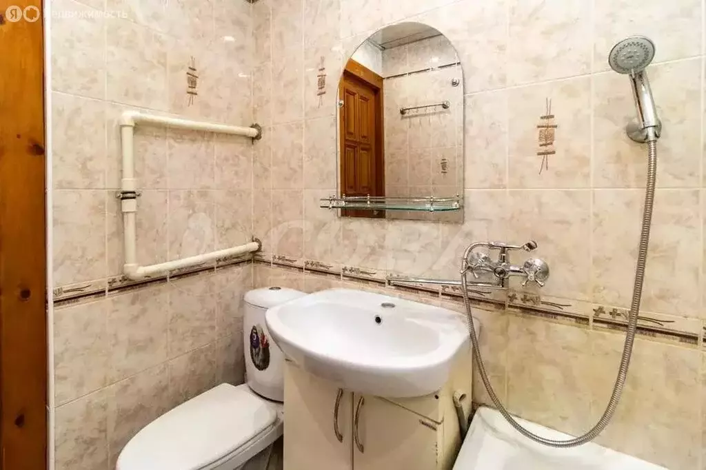 2-комнатная квартира: Тюмень, улица Республики, 198 (47 м) - Фото 1