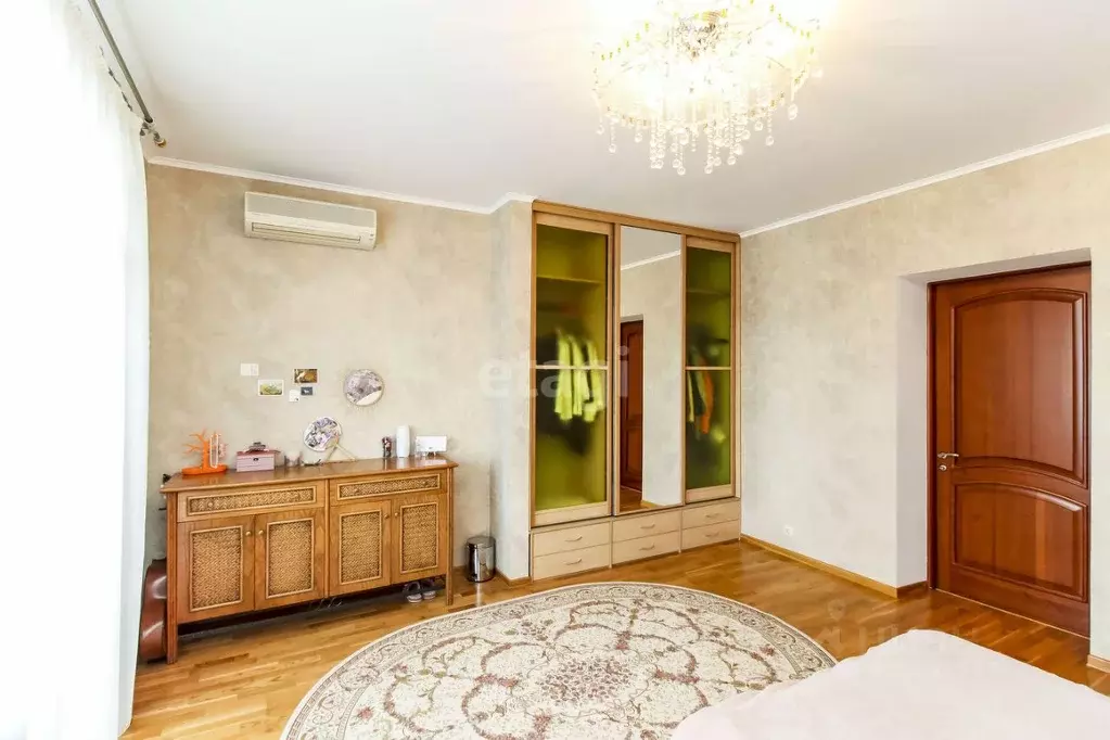 5-к кв. Тюменская область, Тюмень ул. Челюскинцев, 29 (221.1 м) - Фото 1