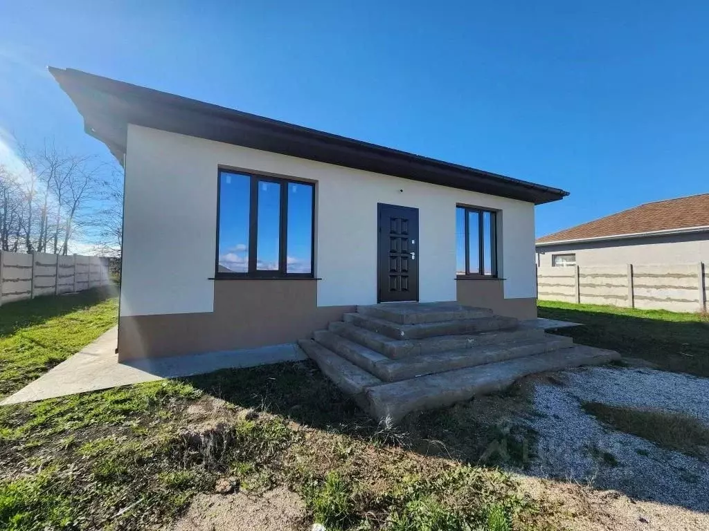 Дом в Крым, Симферопольский район, Добровское с/пос, с. Пионерское  ... - Фото 1