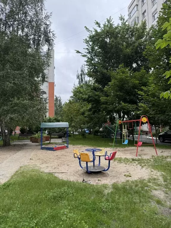 4-к кв. Брянская область, Брянск ул. Медведева, 9 (139.0 м) - Фото 0