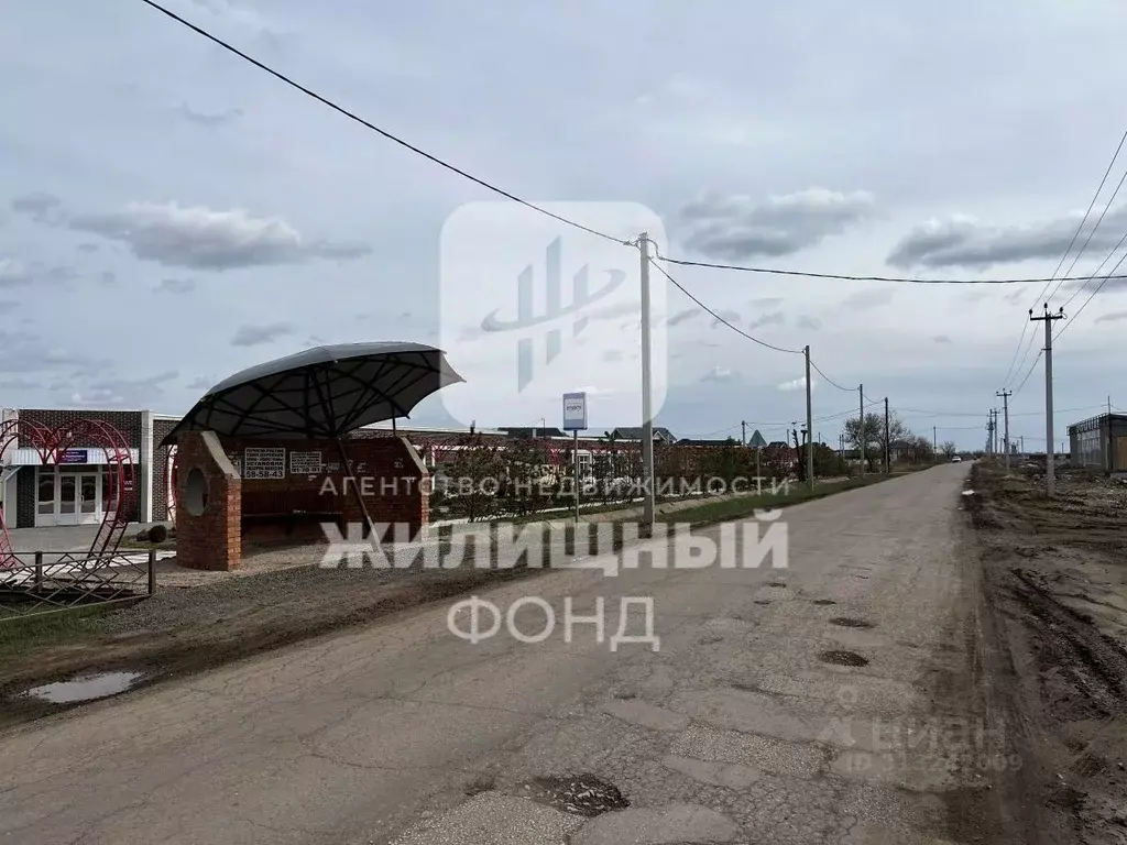 Участок в Саратовская область, Энгельсский район, Красноярское ... - Фото 0