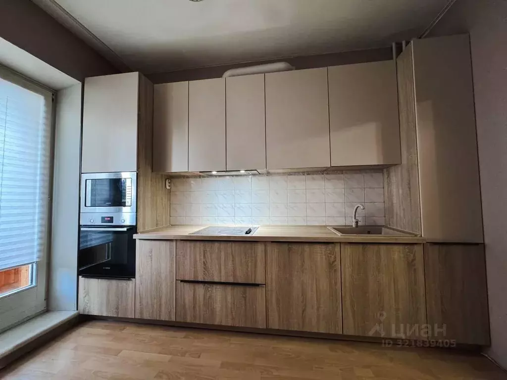 4-к кв. Ханты-Мансийский АО, Сургут ул. Чехова, 20 (87.7 м) - Фото 0