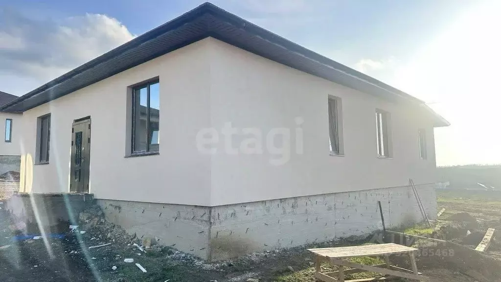 Дом в Крым, Симферопольский район, с. Мирное  (100 м) - Фото 1