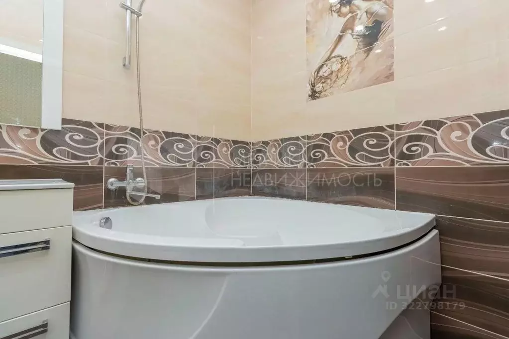 2-к кв. Тюменская область, Тюмень Харьковская ул., 68 (81.2 м) - Фото 1