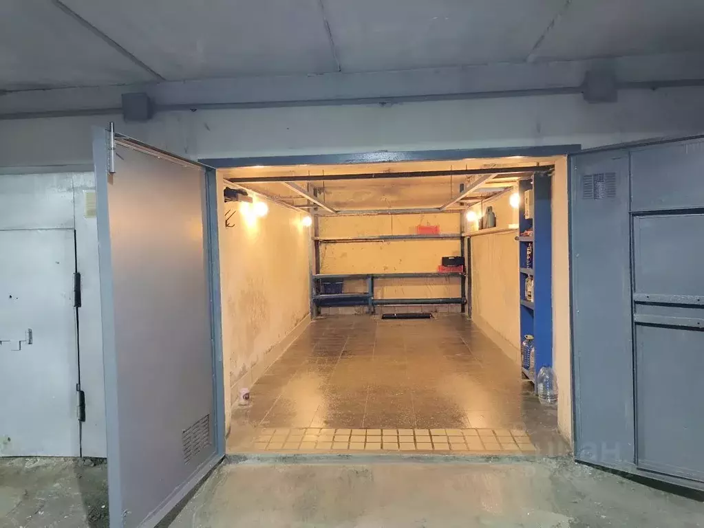 Гараж в Свердловская область, Екатеринбург ул. Бажова, 164 (18 м) - Фото 2