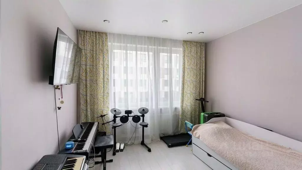 2-к кв. Тюменская область, Тюмень ул. Стройотрядовская, 12 (60.9 м) - Фото 1