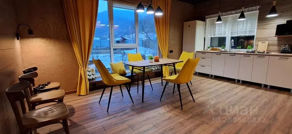 Дом в Карачаево-Черкесия, Карачаевск ул. Пушкина, 123 (100 м) - Фото 1