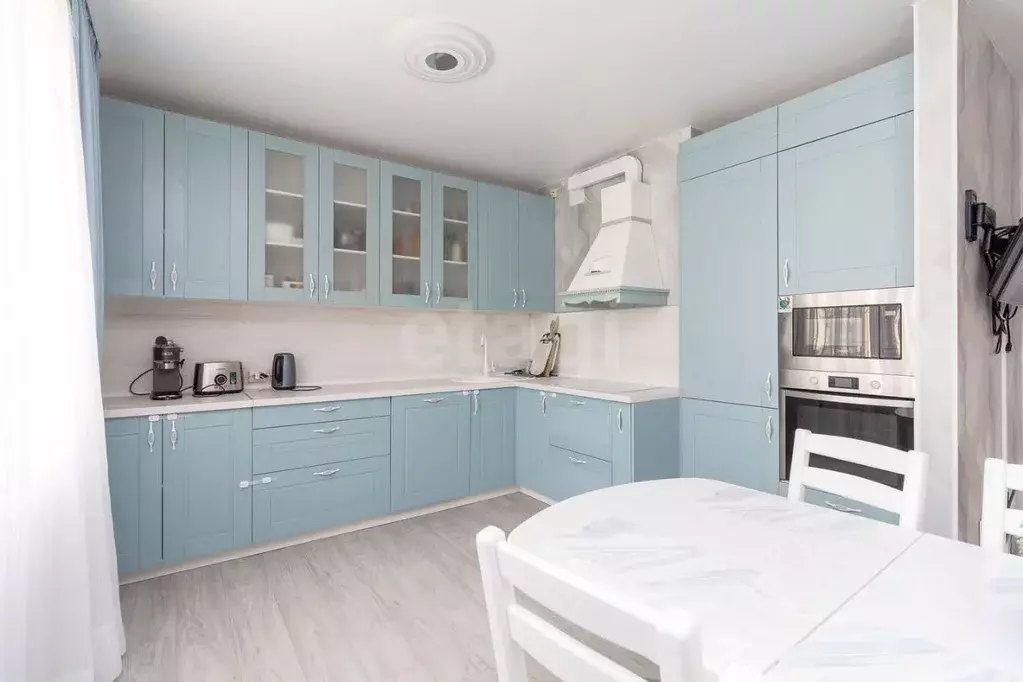 2-к кв. Тюменская область, Тюмень ул. Мельникайте, 32 (78.9 м) - Фото 1