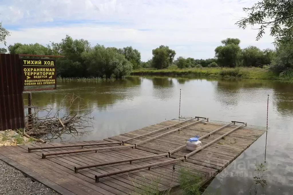 Дом в Астраханская область, Камызякский район, с. Караульное ул. ... - Фото 1