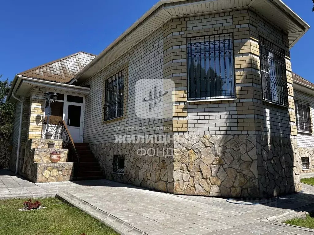 Дом в Саратовская область, Энгельс Светлая ул., 21 (294 м) - Фото 1
