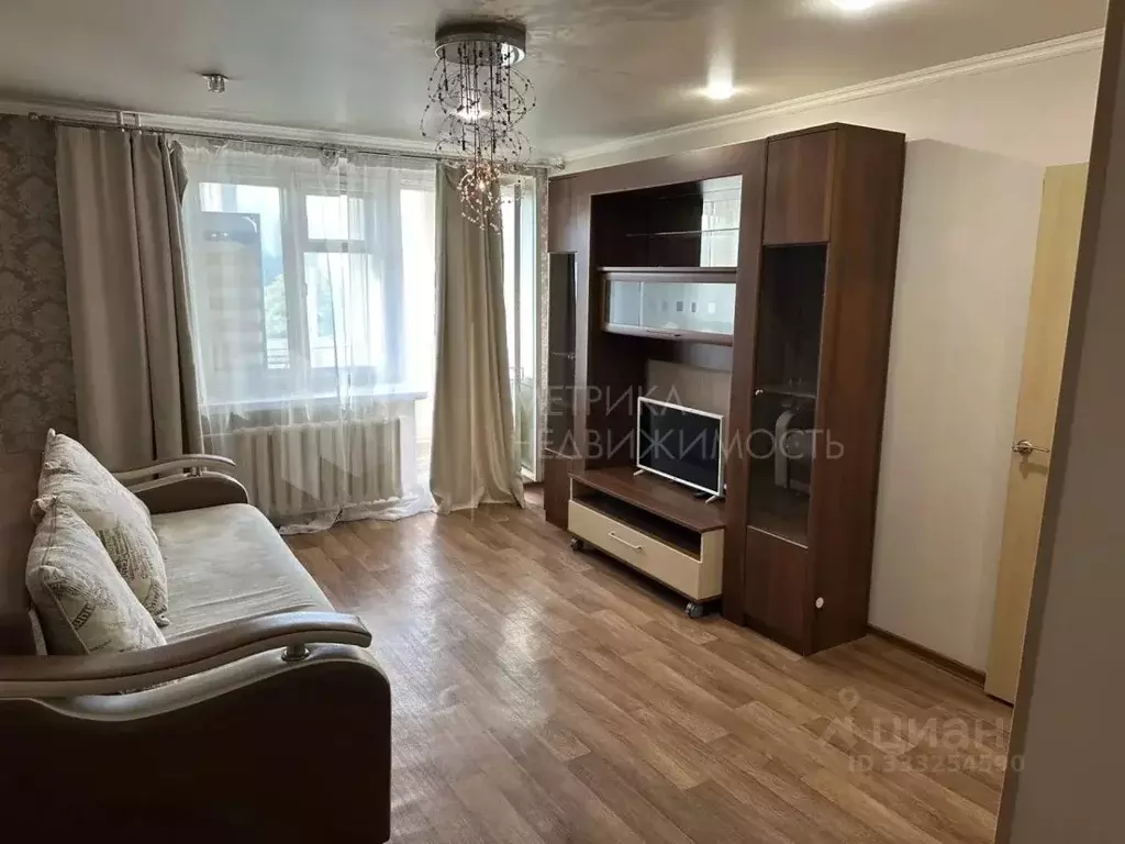 1-к кв. Тюменская область, Тюмень Профсоюзная ул., 13 (34.5 м) - Фото 0