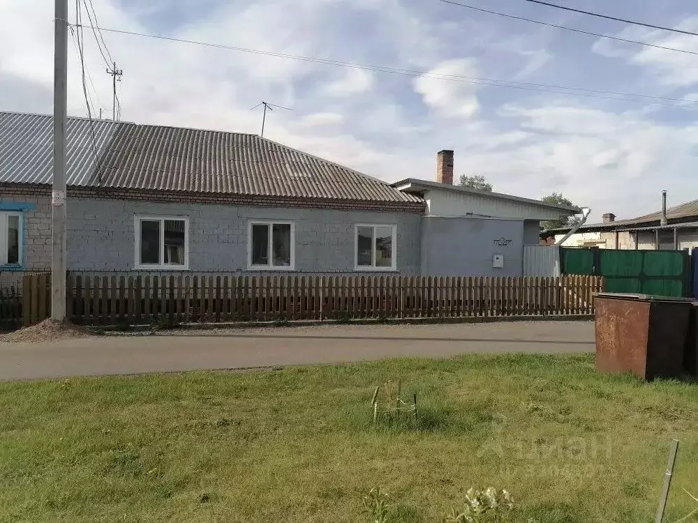 Дом в Хакасия, Усть-Абаканский район, пос. Тепличный Октябрьская ул., ... - Фото 1