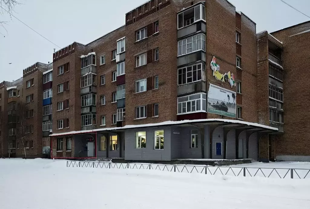 Торговая площадь в Коми, Инта Воркутинская ул., 15 (89 м) - Фото 1