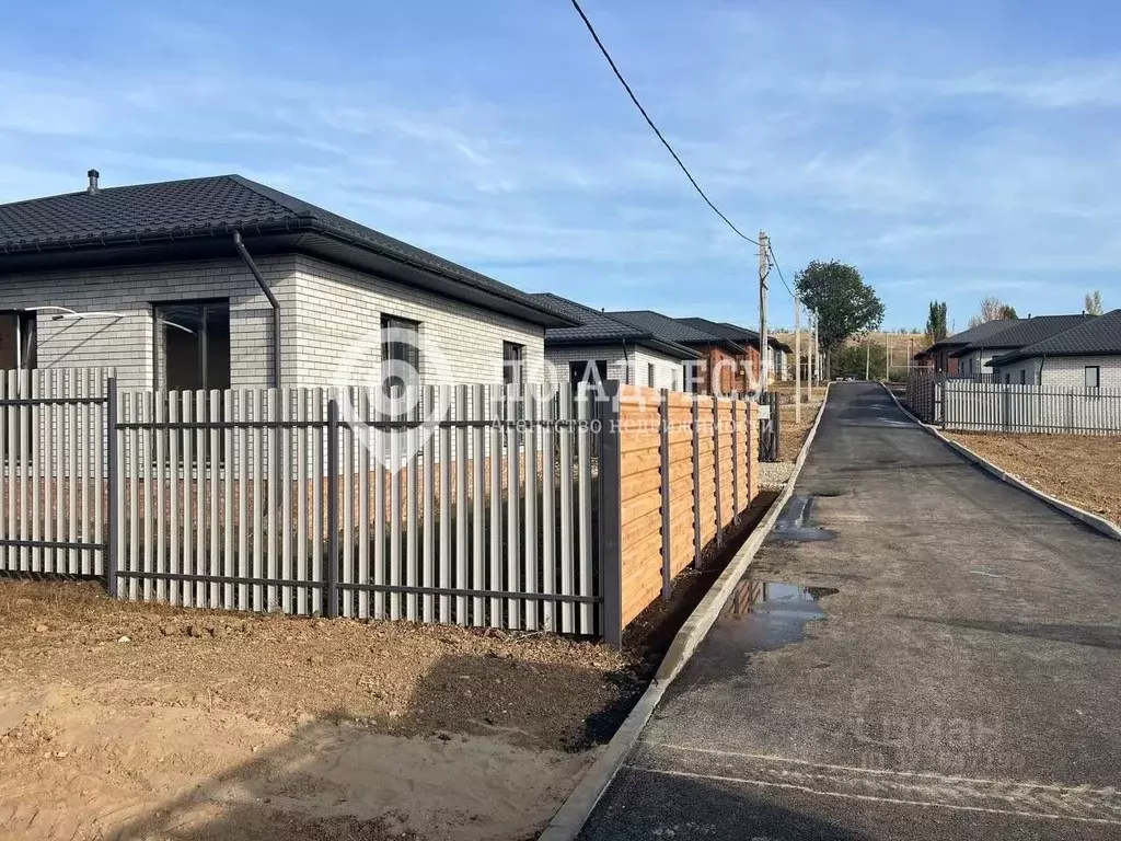 Дом в Саратовская область, д. Долгий Буерак ул. Центральная, 39 (124 ... - Фото 1